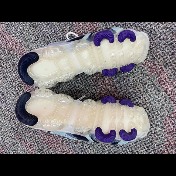 Nike - Picture 7 of 7